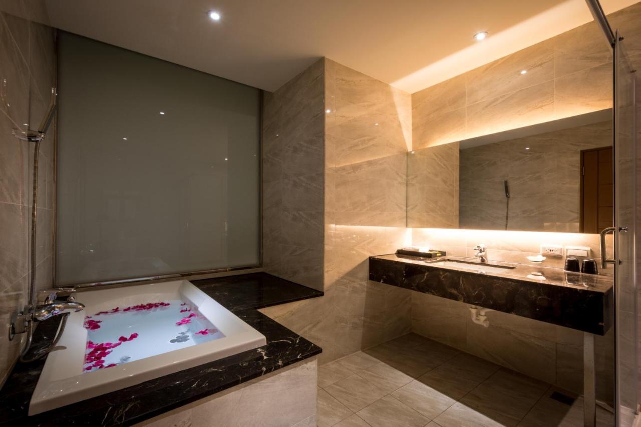Jai Chateau Hotels & Hostels Tainan Bagian luar foto
