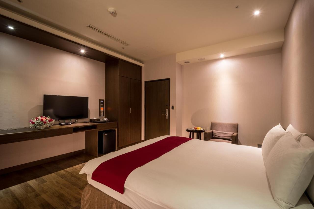 Jai Chateau Hotels & Hostels Tainan Bagian luar foto