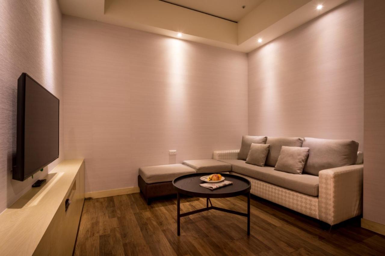 Jai Chateau Hotels & Hostels Tainan Bagian luar foto