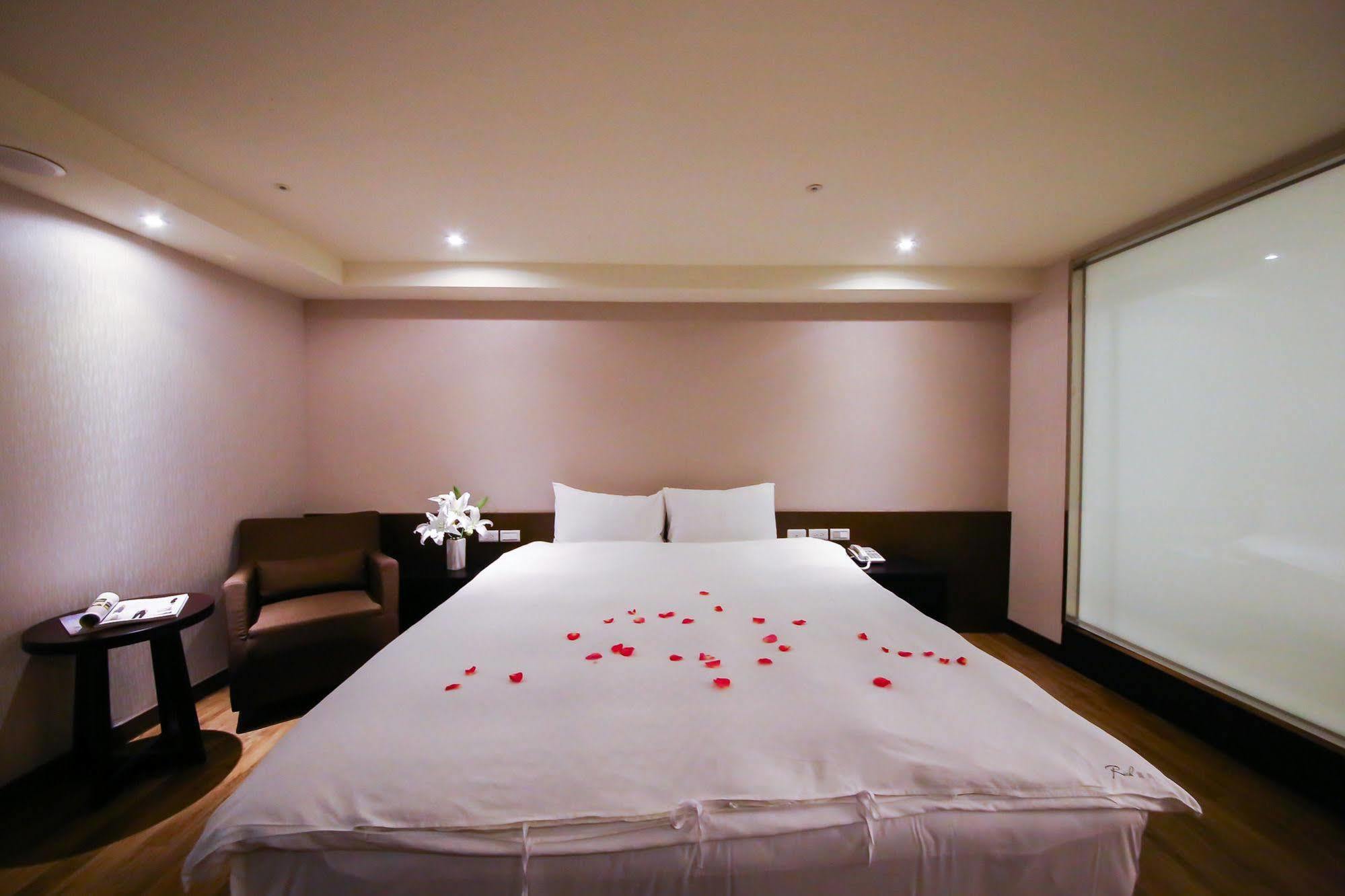 Jai Chateau Hotels & Hostels Tainan Bagian luar foto