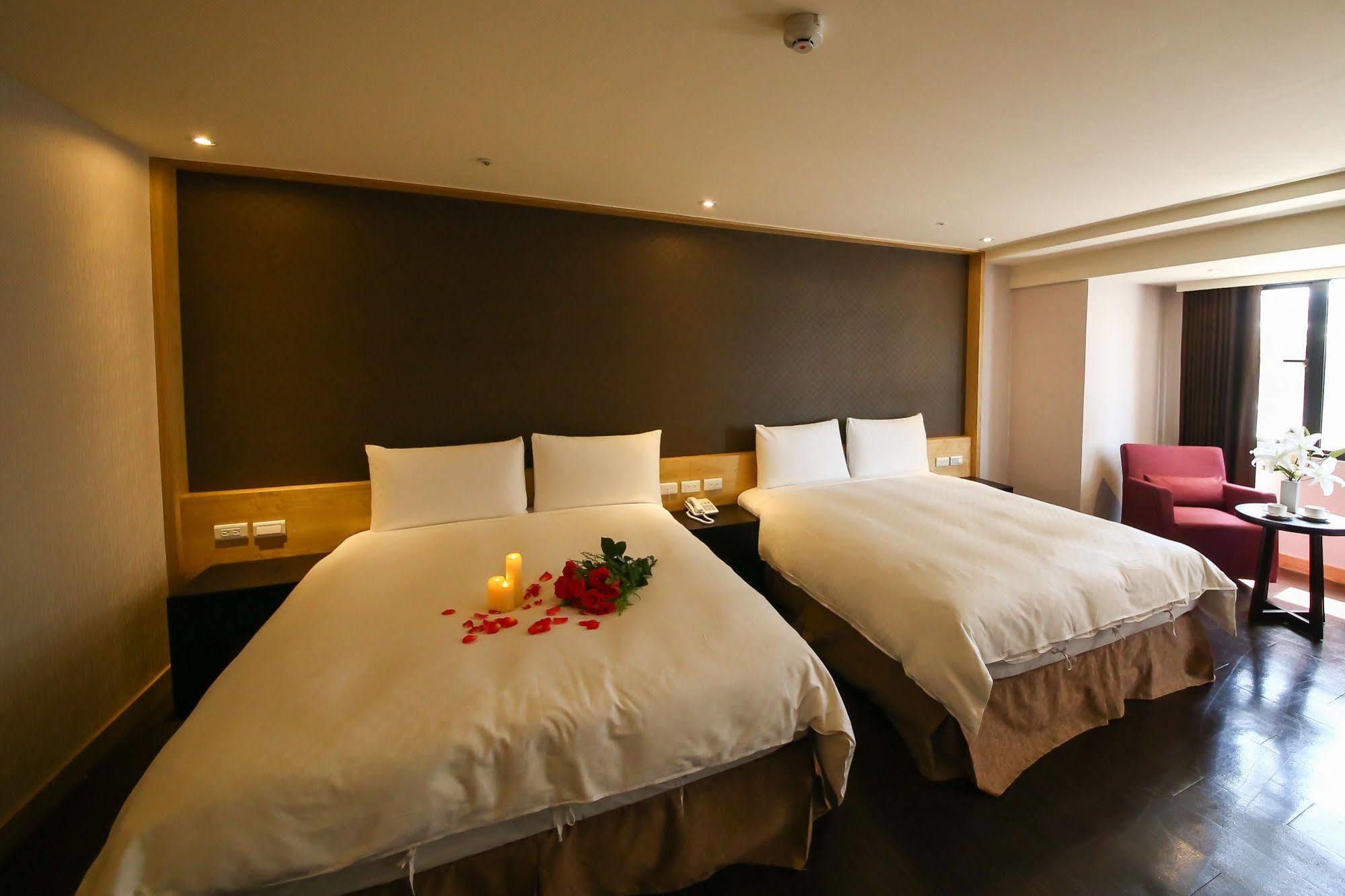 Jai Chateau Hotels & Hostels Tainan Bagian luar foto